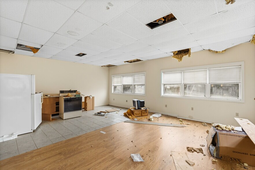 More Photos Of 360 SW Cutoff, Northborough Industrial For Sale