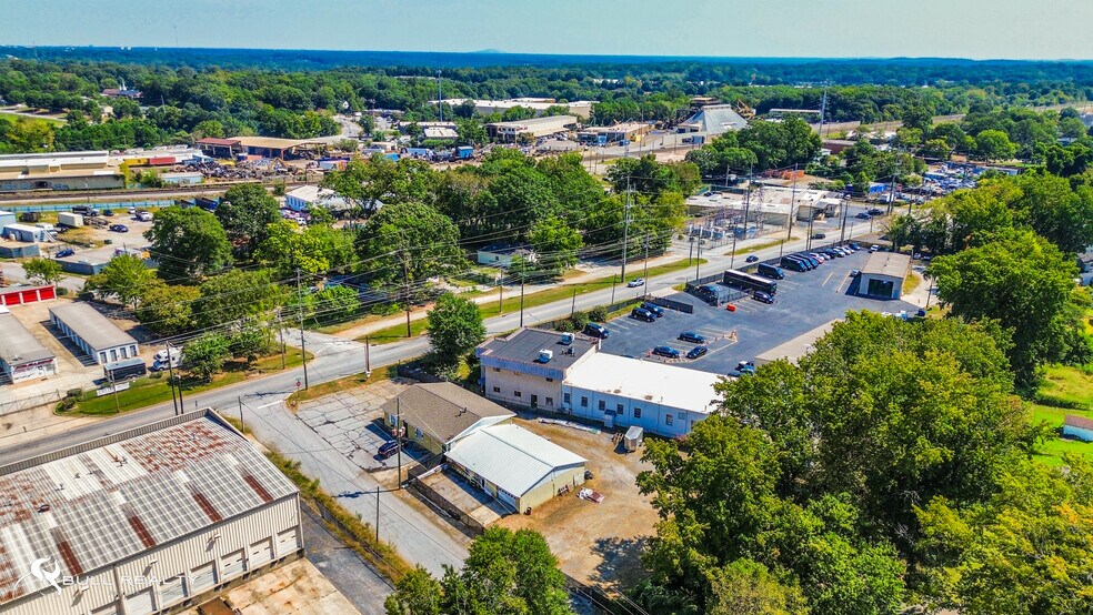 More Photos Of 1464 Willingham Dr, East Point Light Distribution For Sale