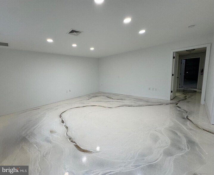 More Photos Of 150 Cooper Rd, West Berlin Warehouse For Lease