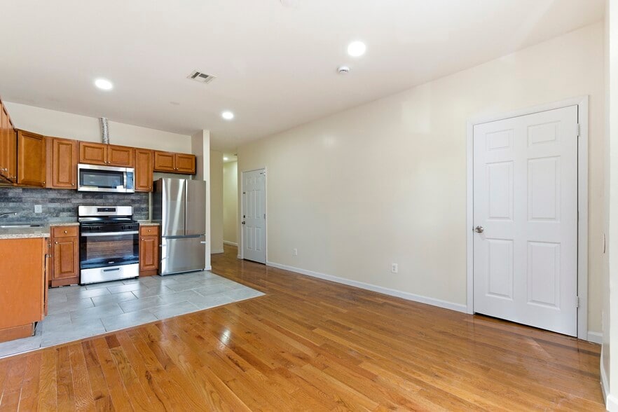 More Photos Of 265 S 8th St, Newark Apartments For Sale