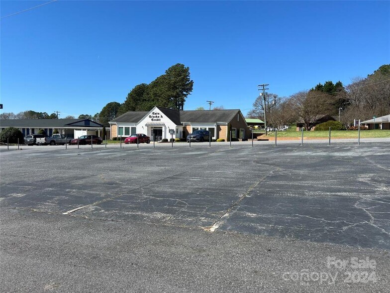 More Photos Of 604 Clark Dr, Lincolnton General Retail For Sale