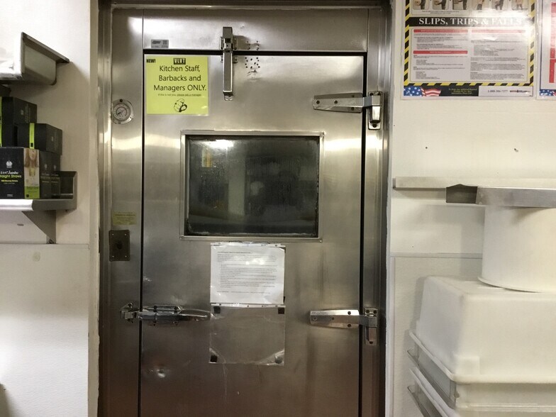 More Photos Of 414-416 W 4th St, Santa Ana Office For Sale