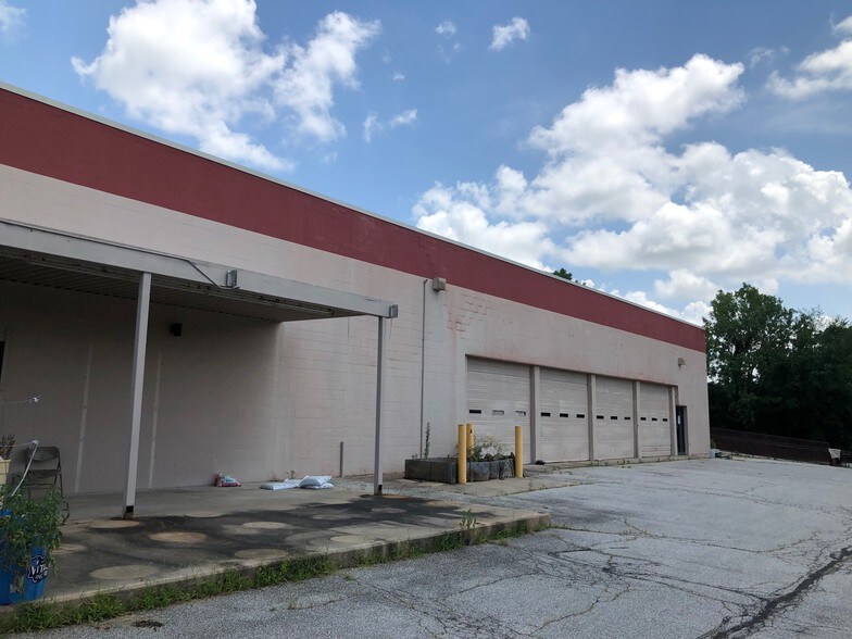 More Photos Of 300-314 E Main St, Parsons Freestanding For Sale