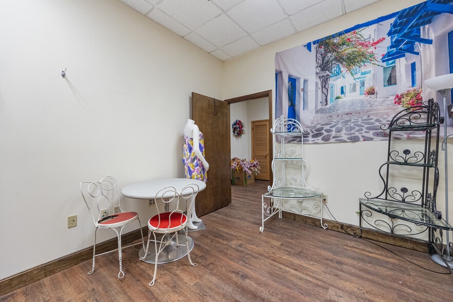 More Photos Of 120 N Main St, De Soto Storefront Retail Residential For Sale