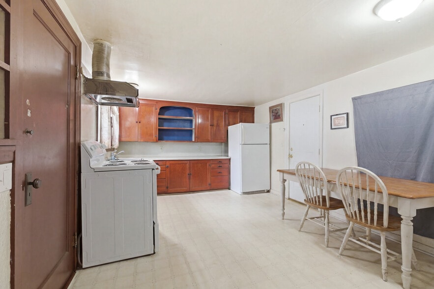 More Photos Of 1527 NE 150th St, Seattle Apartments For Sale