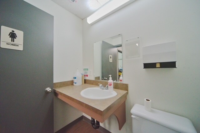 More Photos Of 1431 40th Ave NE, Calgary Light Distribution For Sale