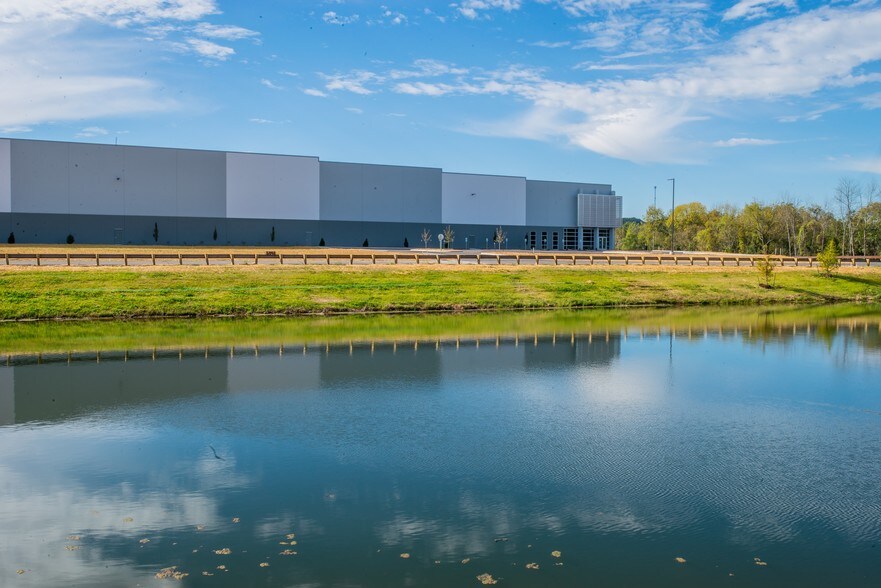 More Photos Of 120 Velocity Way, Shepherdsville Distribution For Lease