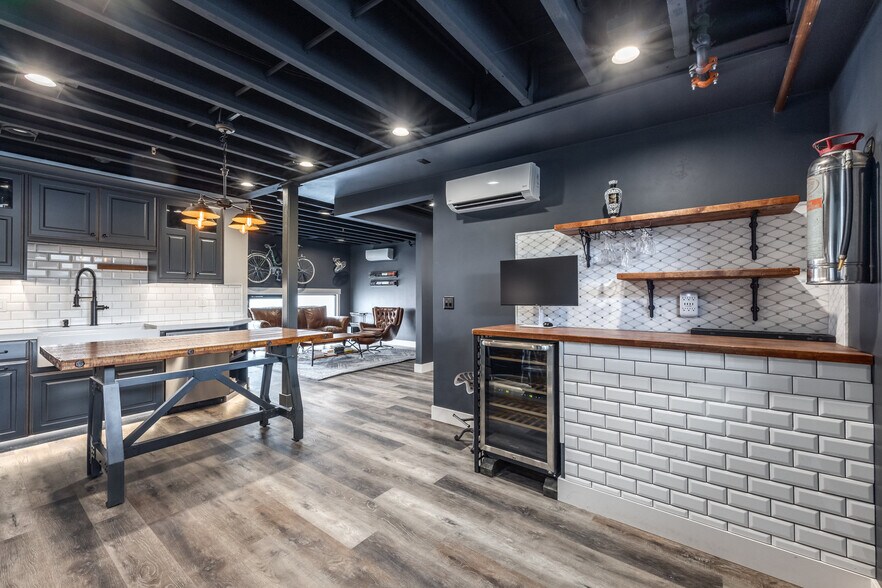 More Photos Of 4554 Forestdale Dr, Park City Light Manufacturing For Sale