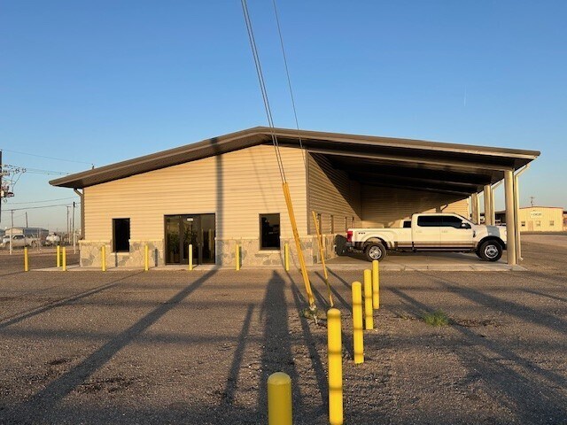 More Photos Of 2307 Stafford Blvd, Pecos Industrial For Lease