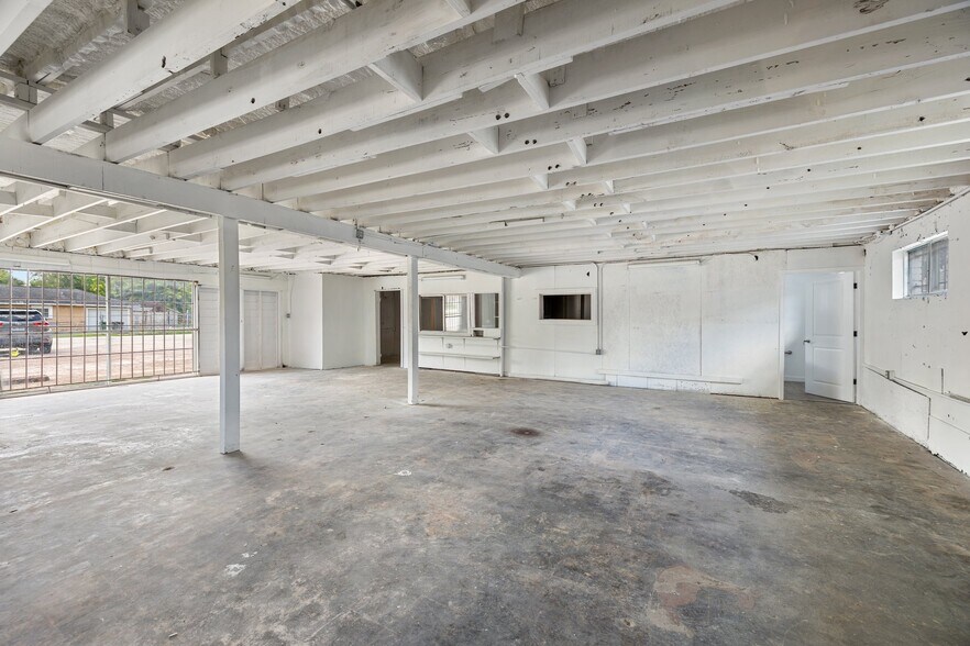 More Photos Of 1117 Collingsworth St, Houston Freestanding For Lease
