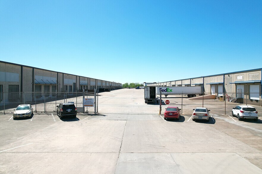 More Photos Of 8790 Wallisville Rd, Houston Warehouse For Lease