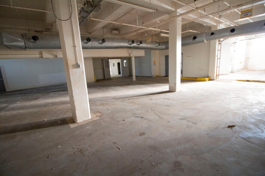 More Photos Of 126 Avenue C, Springfield Manufacturing For Sale