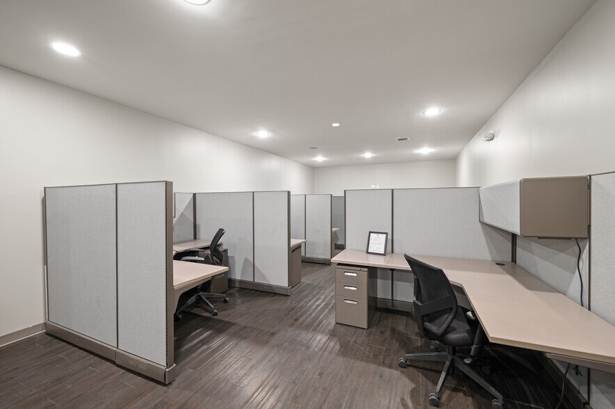 More Photos Of 20115 Stuebner Airline Rd, Spring Airplane Hangar For Lease