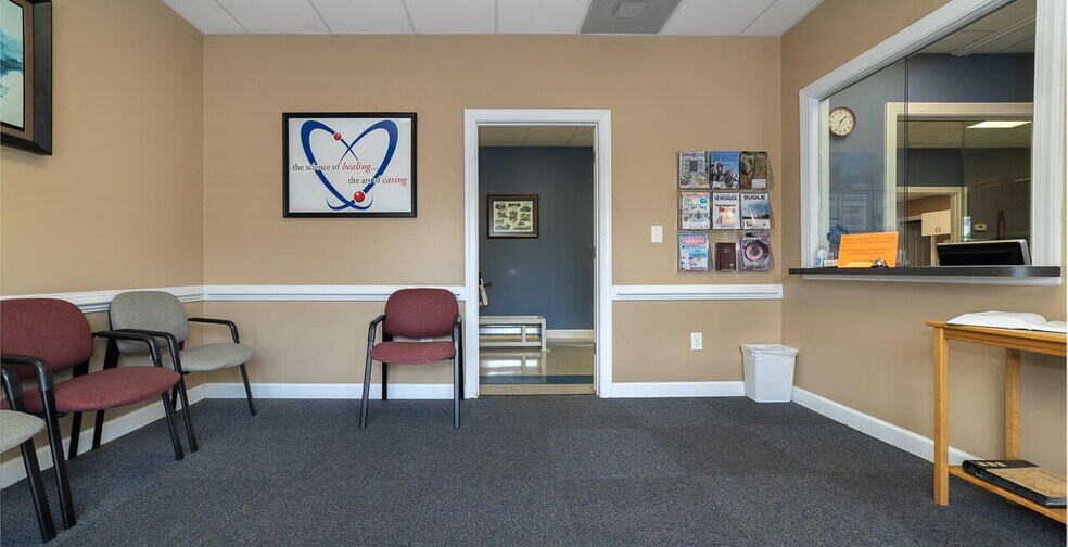 More Photos Of 25 Crossing Ln, Lexington Office For Sale