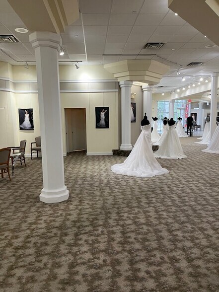 More Photos Of 607 E Golf Rd, Schaumburg Freestanding For Sale