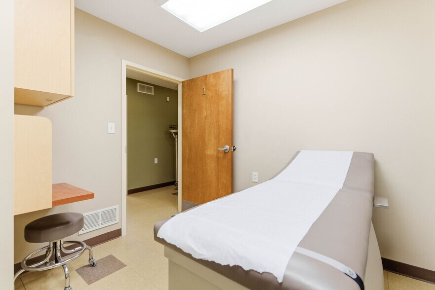 More Photos Of 3208 College Dr, Louisville Office For Sale