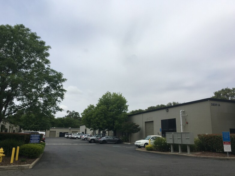More Photos Of 5859 Rosebud Ln, Sacramento Warehouse For Lease