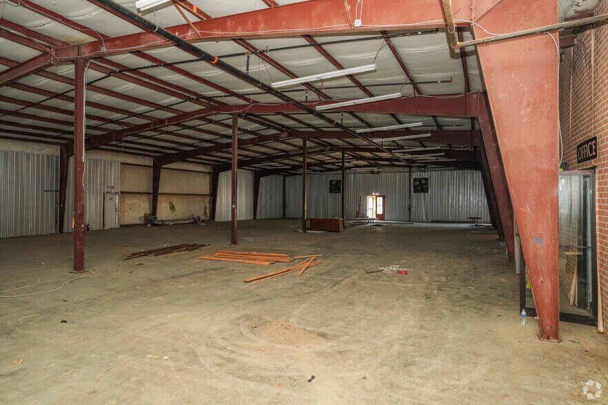 More Photos Of 216 Industrial Dr, Ridgeland Warehouse For Sale