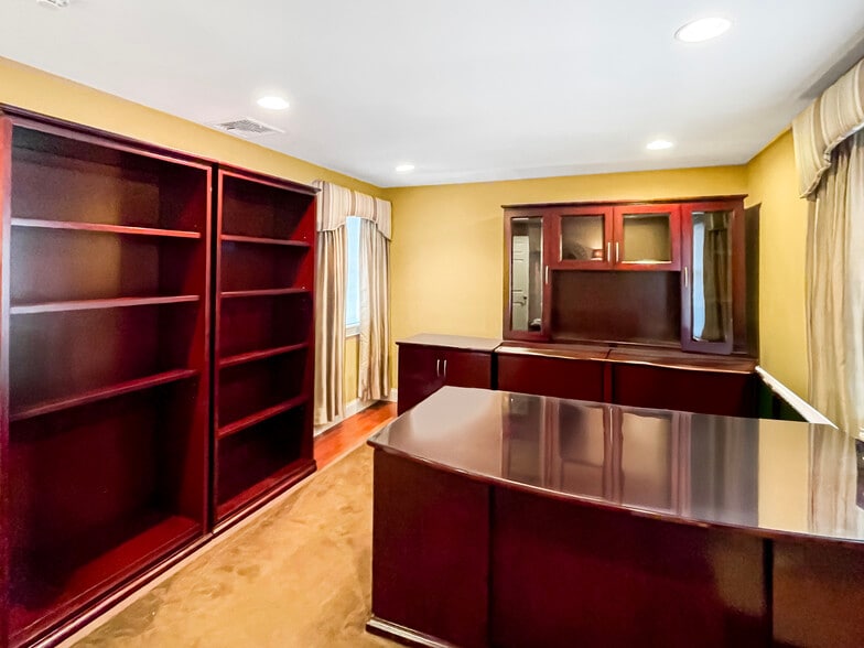 More Photos Of 146 Maple Ave, New City Office For Sale
