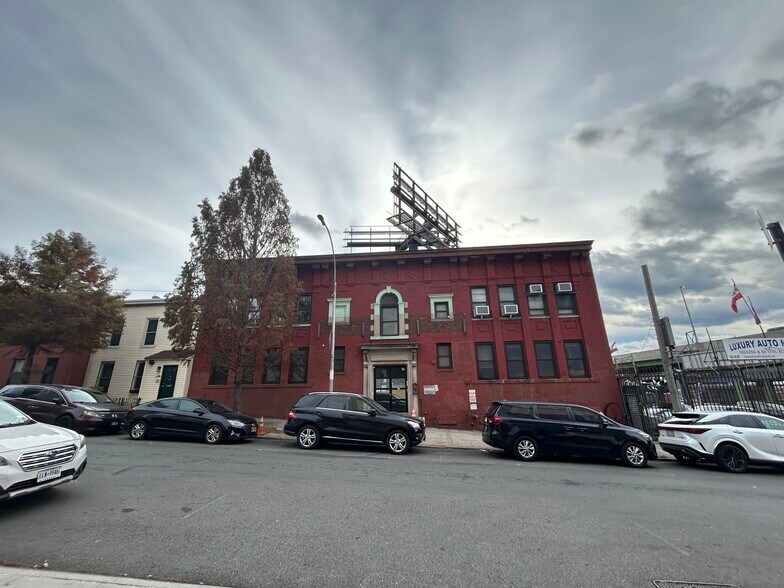 More Photos Of 122-126 18th St, Brooklyn Warehouse For Lease