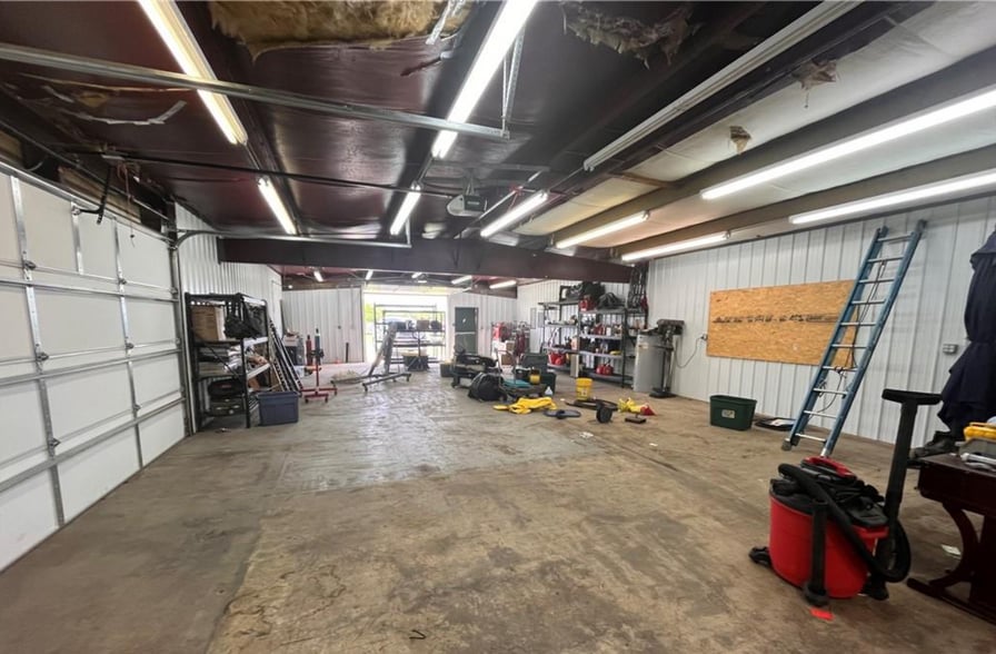 More Photos Of 2428 N US Highway 169, Coffeyville Industrial For Sale