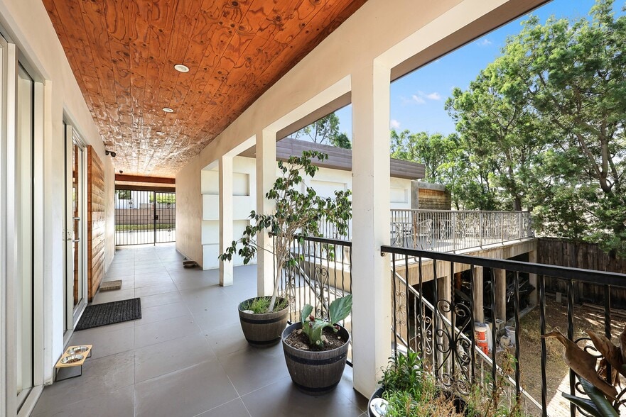 More Photos Of 101 S Virgil Ave, Los Angeles Freestanding For Sale