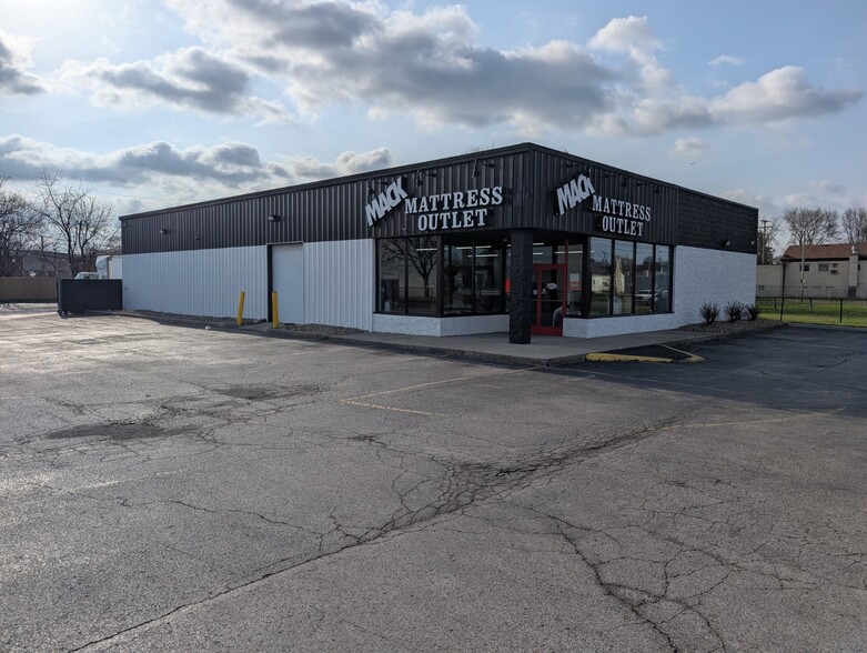 Primary Photo Of 3080 Cleveland Ave, Columbus Freestanding For Sale