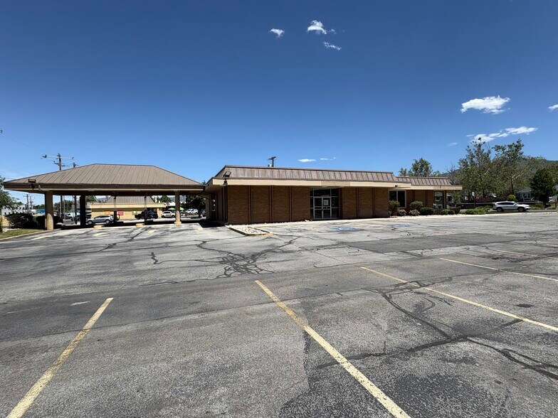 More Photos Of 3020 Highland Dr, Salt Lake City Bank For Sale