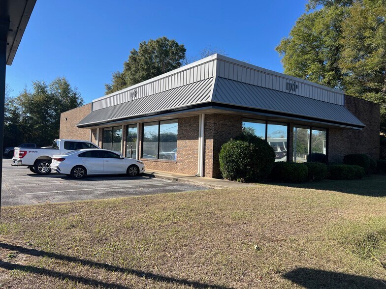 More Photos Of 101 S Davis St, Albany Freestanding For Sale