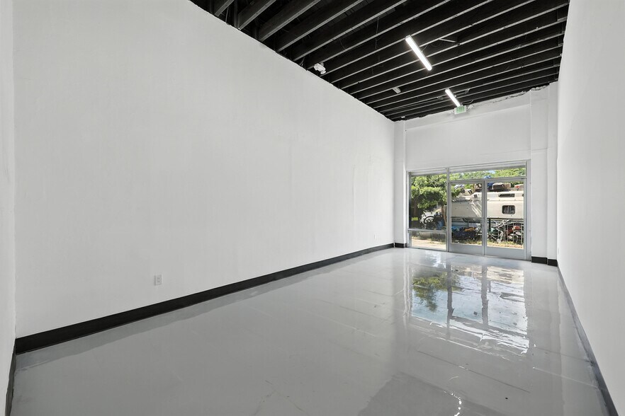 More Photos Of 5404 Western Ave, Los Angeles Storefront Retail Office For Lease