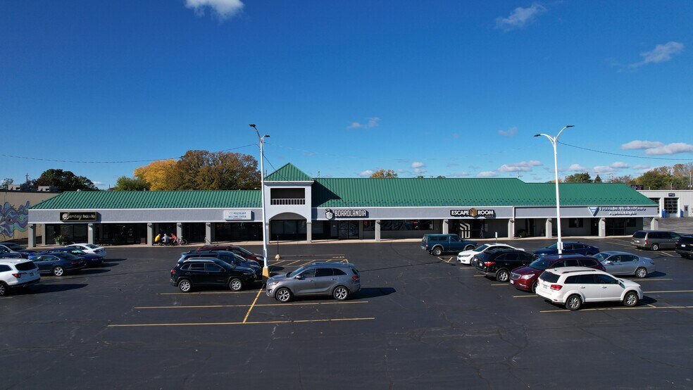 More Photos Of 2701 N Oneida St, Appleton Freestanding For Lease