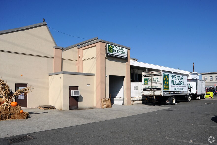 More Photos Of 6 Dexter Plz, Pearl River Warehouse For Lease