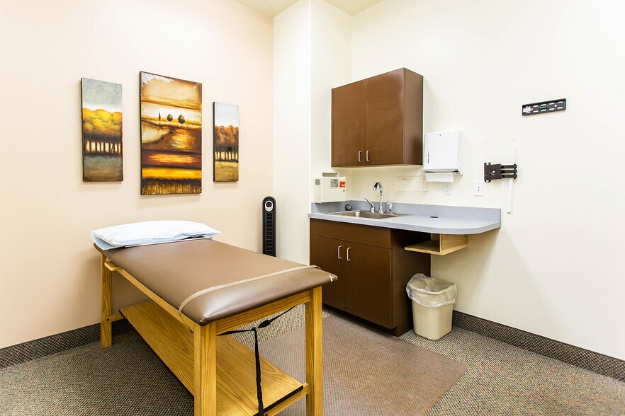 More Photos Of 1263 Bennett Ave, Burley Medical For Lease