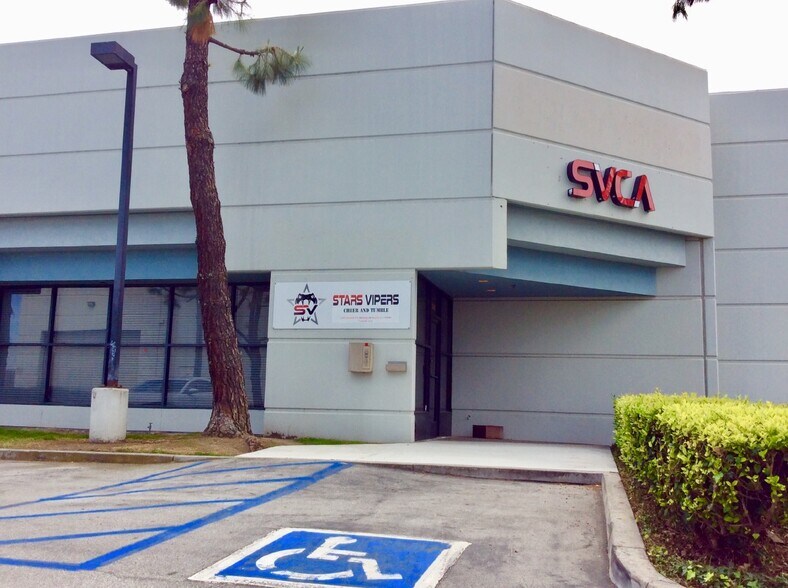 More Photos Of 7442 Vincent Cir, Huntington Beach Manufacturing For Lease