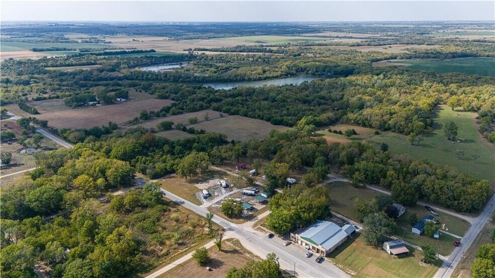 More Photos Of 74 2nd St, Moran Trailer Camper Park For Sale