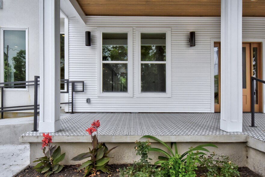 More Photos Of 1801 E Cesar Chavez St, Austin Loft Creative Space For Lease