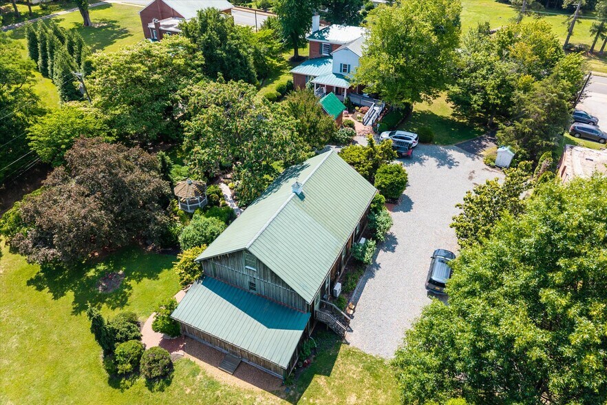 More Photos Of 252 David Bruce Ave, Charlotte Court House Hospitality For Sale