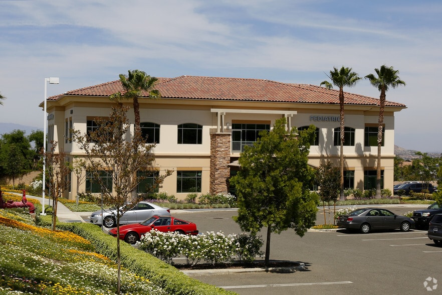 More Photos Of 2815 S Main St, Corona Medical For Lease