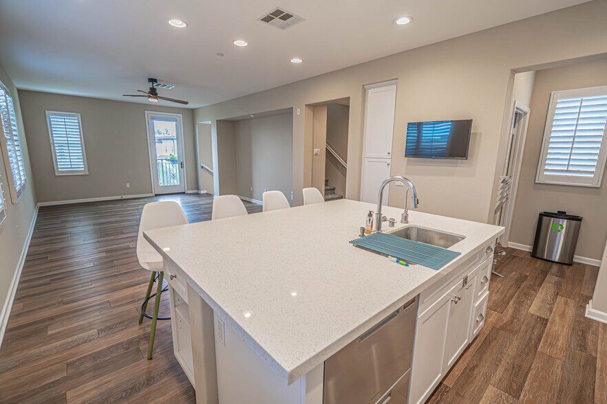 More Photos Of 26266 Prima Way, Santa Clarita Specialty For Lease