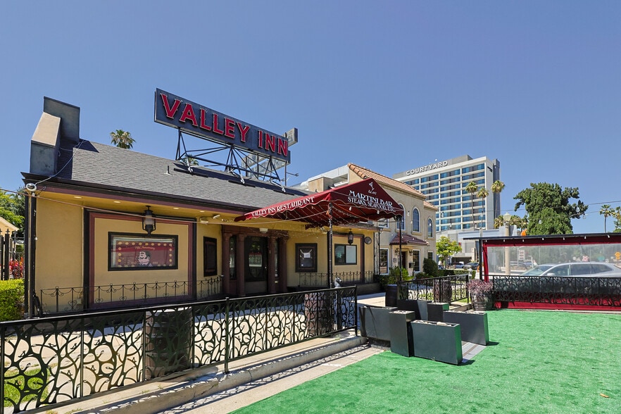Primary Photo Of 4557 Sherman Oaks Ave, Sherman Oaks Restaurant For Lease
