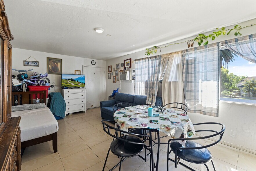 More Photos Of 541 N Summit Ave, Pasadena Apartments For Sale