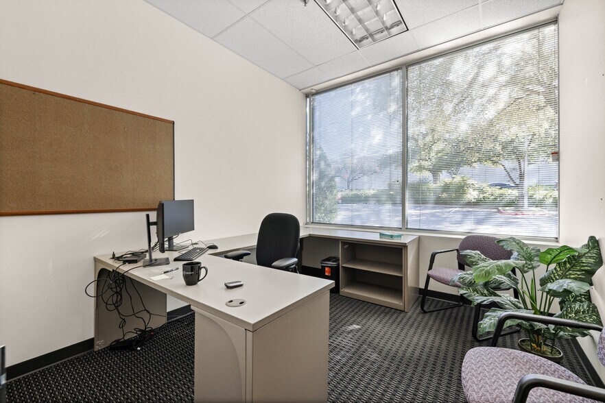 More Photos Of 9300 United Dr, Austin Unknown For Lease