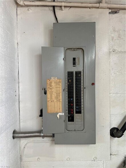 More Photos Of 1301 Brownell Ave, Lorain Service For Sale