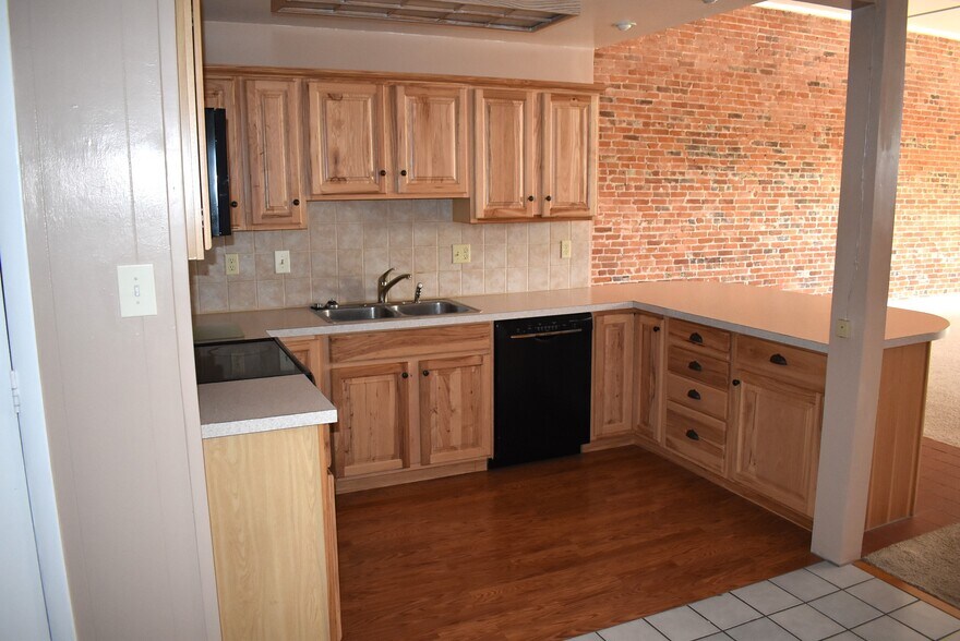 More Photos Of 428 Main St, Windsor Storefront Retail Residential For Sale