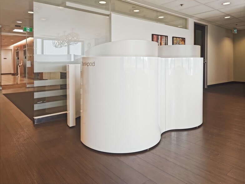 More Photos Of 90 Burnhamthorpe Rd W, Mississauga Coworking Space