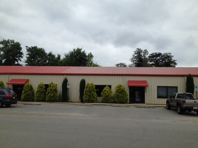 More Photos Of 714 Carolina Ave, Yadkinville Warehouse For Lease