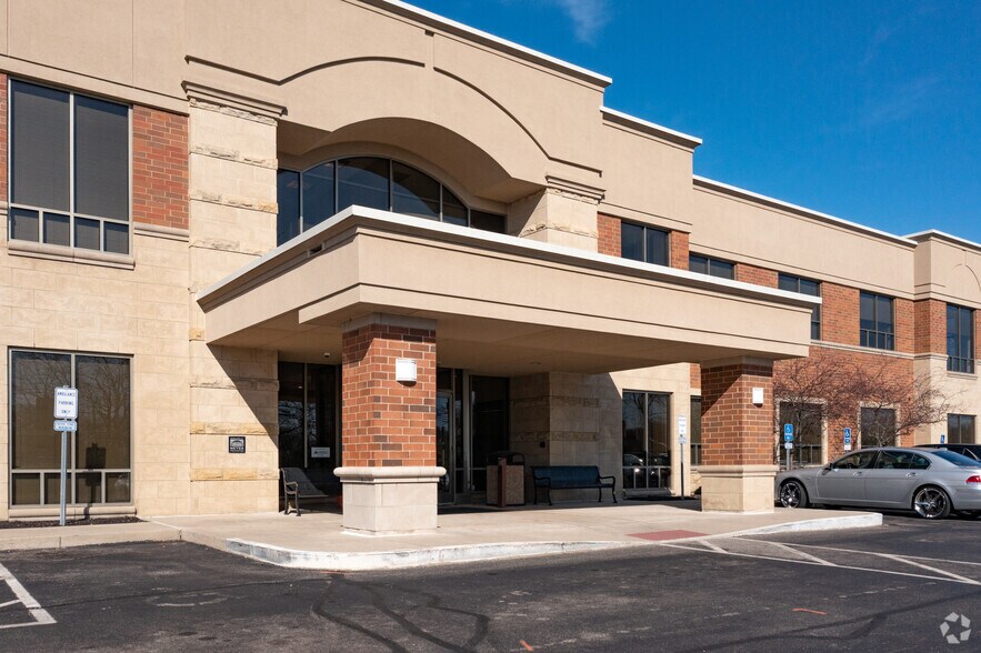 More Photos Of 8251 Pine Rd, Cincinnati Medical For Lease