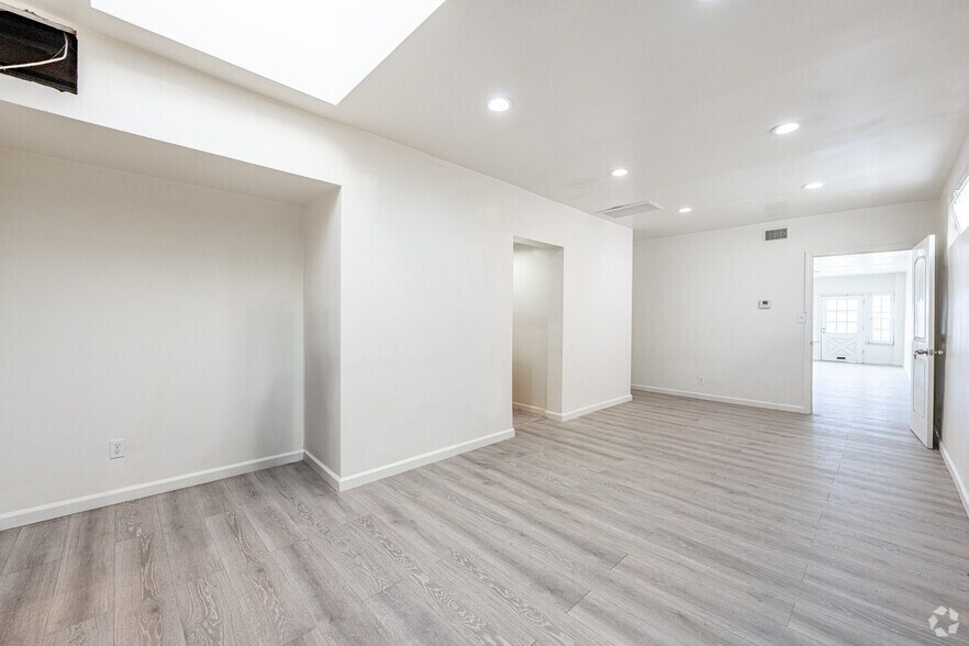 More Photos Of 319-323 E Foothill Blvd, Arcadia Office For Lease