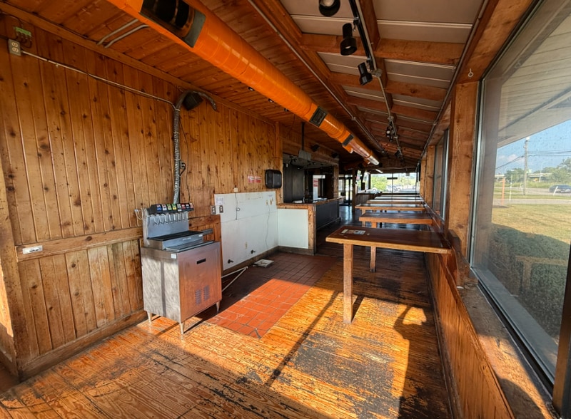More Photos Of 21250 Eureka Rd, Taylor Restaurant For Lease