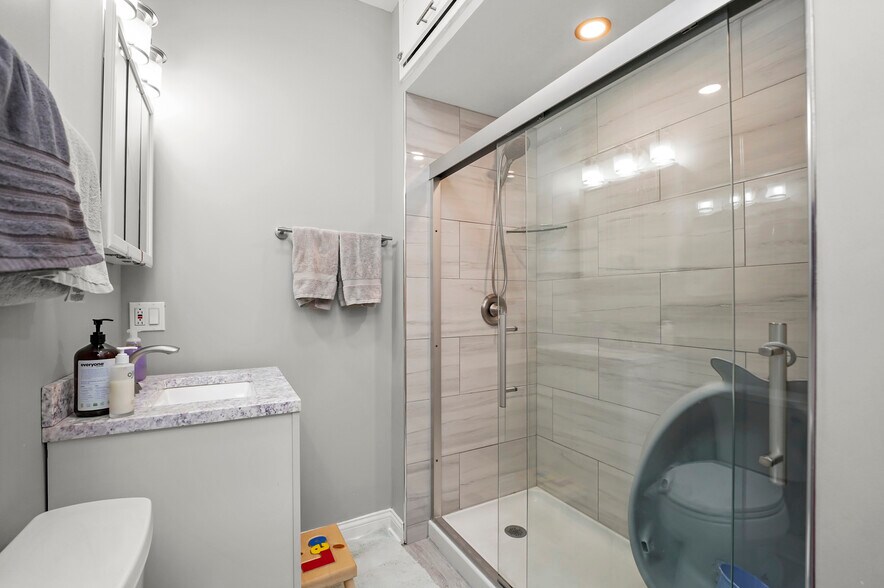 More Photos Of 4363 N Lincoln Ave, Chicago Storefront Retail Residential For Sale